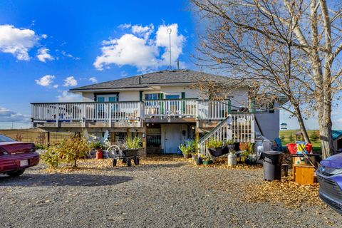 250077 Range Road 261 Road Rural Wheatland County AB T1P 0T4