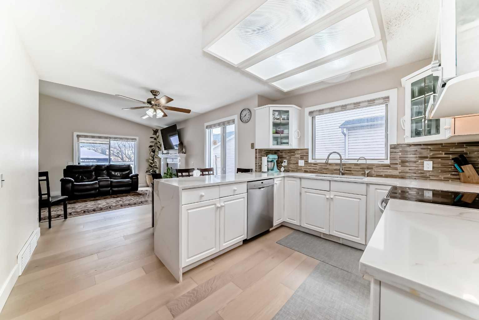 7165 California Boulevard NE