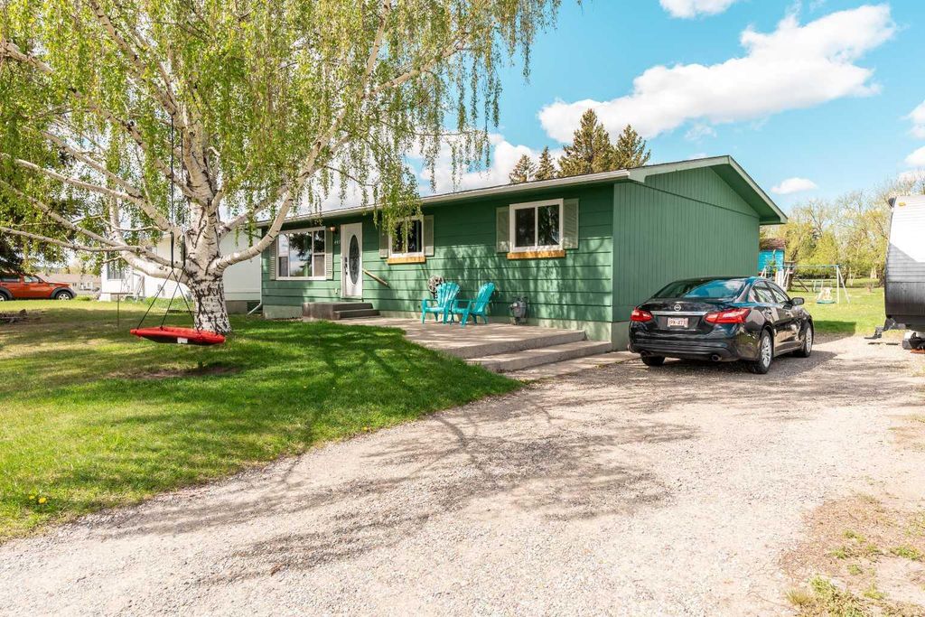 Photo of 447 9 Street W, Cardston, AB T0K 0K0 (MLS # A2313456)