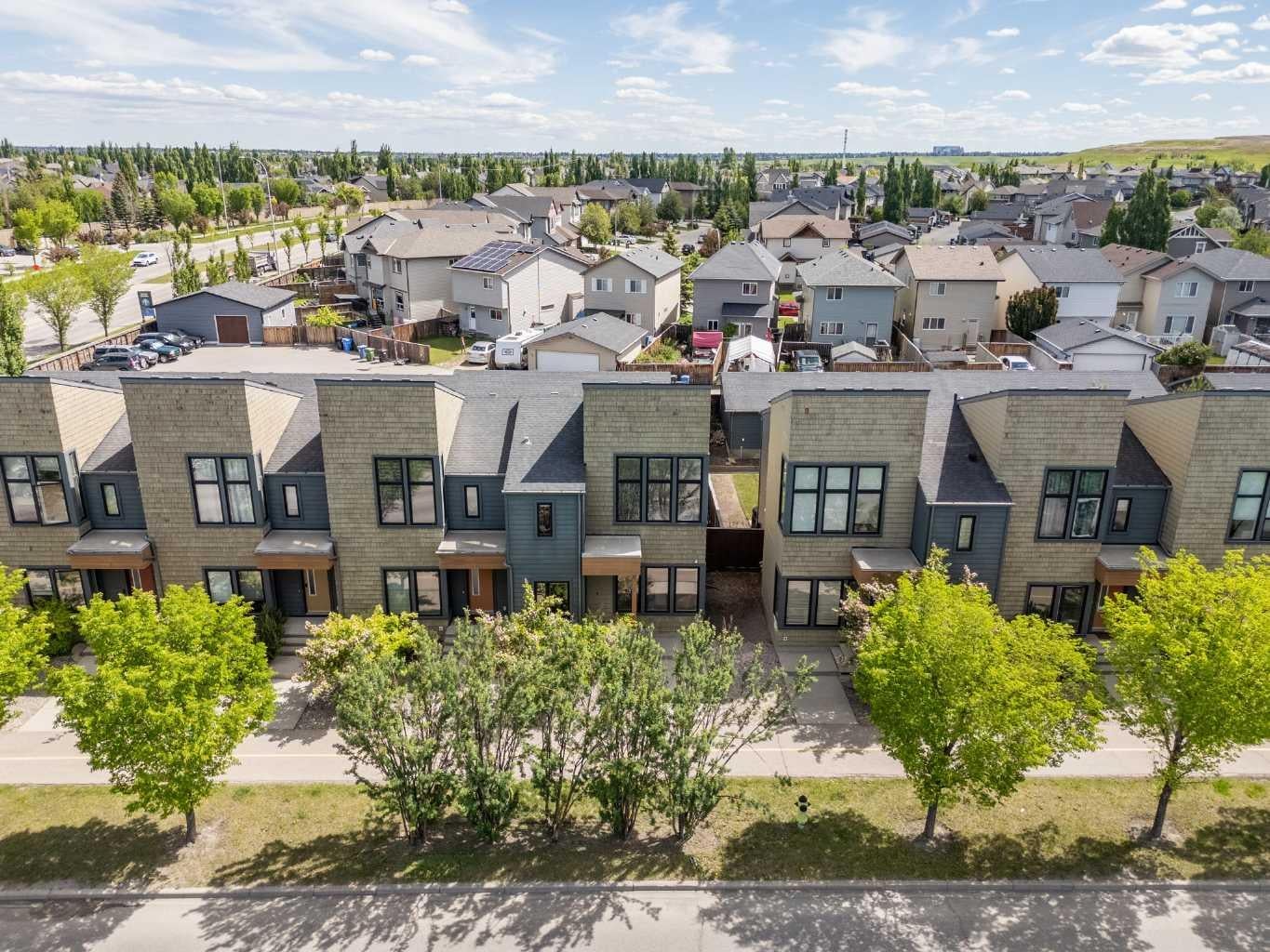 140 Walden Gate SE