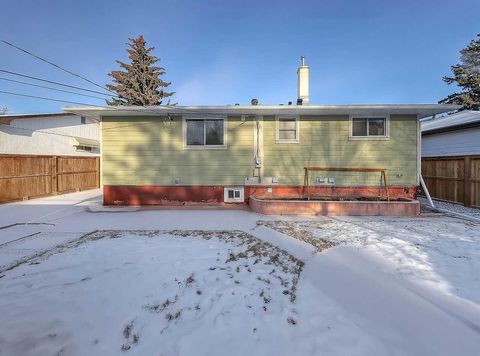Tiny photo for 23 Cambrian Drive NW, Calgary, AB T2K 1P3 (MLS # A2291878)