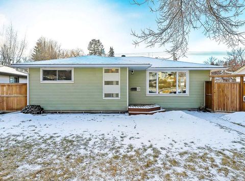 Photo of 23 Cambrian Drive NW, Calgary, AB T2K 1P3 (MLS # A2291878)