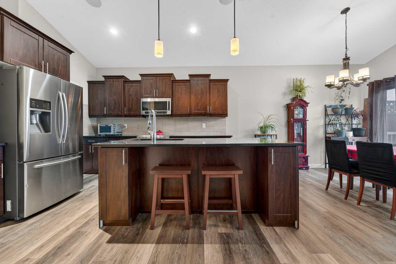 623 Sixmile Crescent S