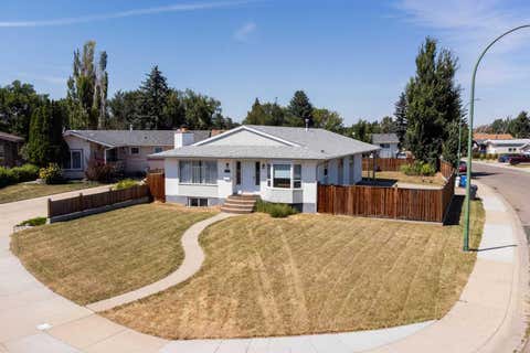 Photo of 96 Oxford Road W, Lethbridge, AB T1K 4V4 (MLS # A2318982)