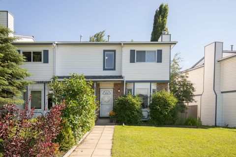 Photo of 47 Ellenwood Drive, Red Deer, AB T4R 2E1 (MLS # A2328504)