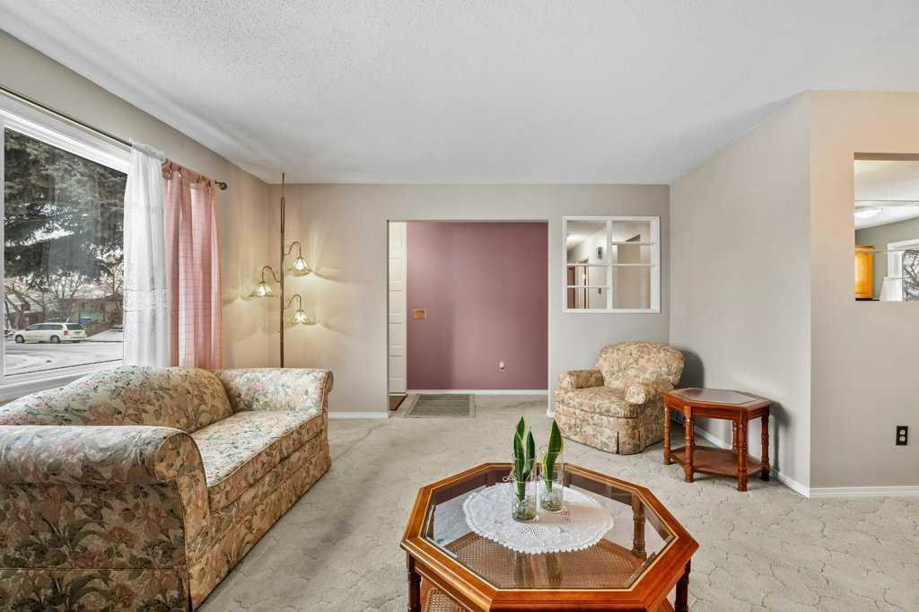 6736 Malvern Road NE