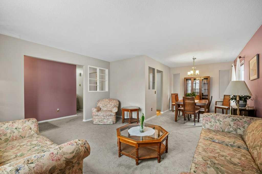 6736 Malvern Road NE