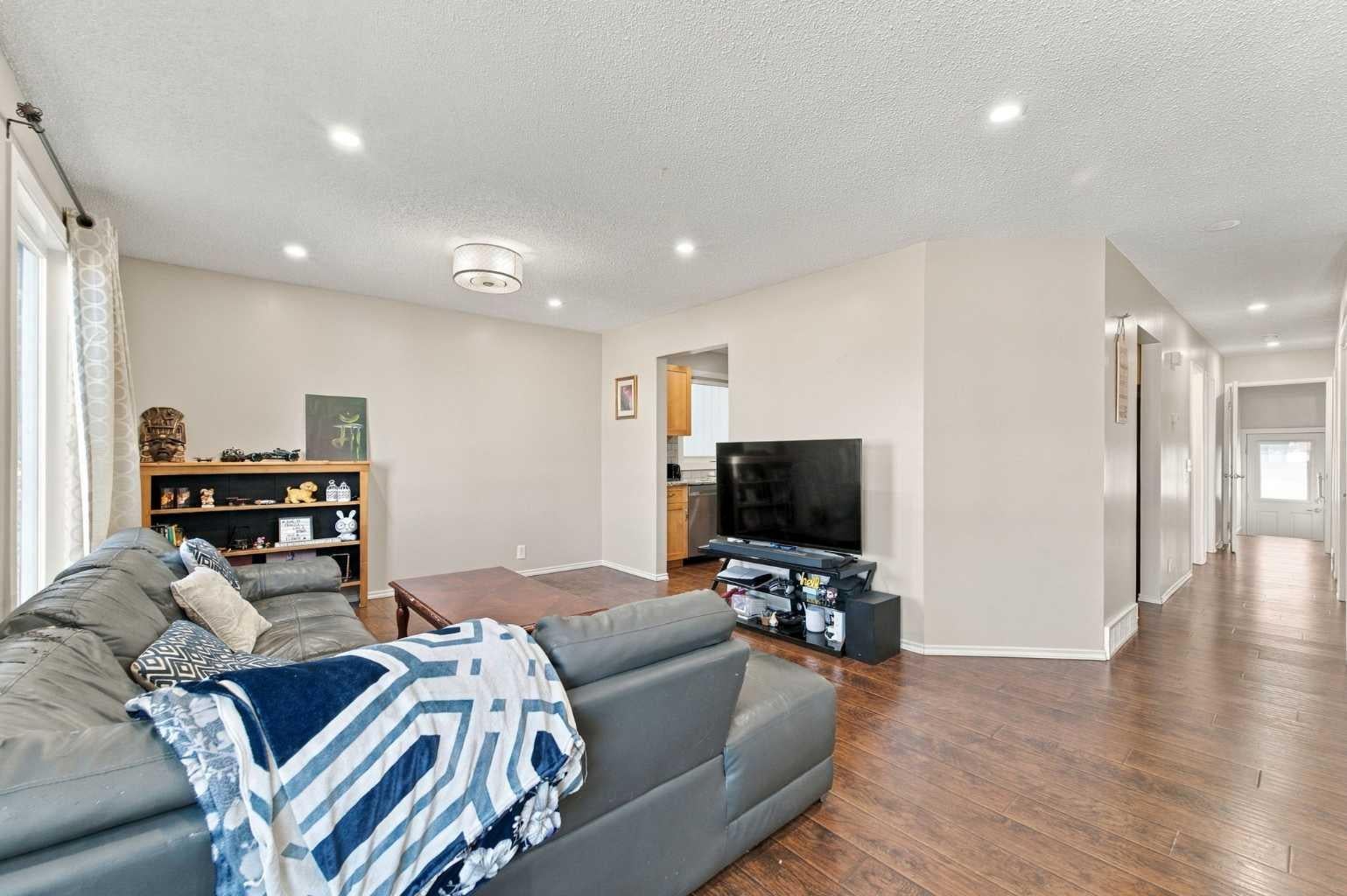 95 Rundleson Way NE