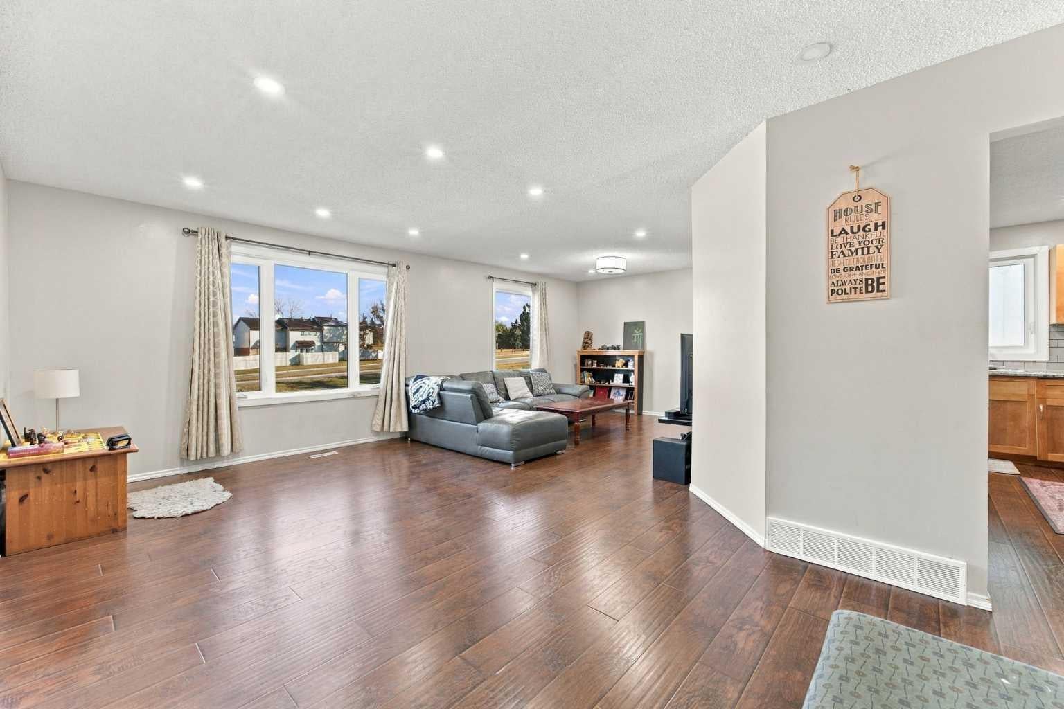 95 Rundleson Way NE