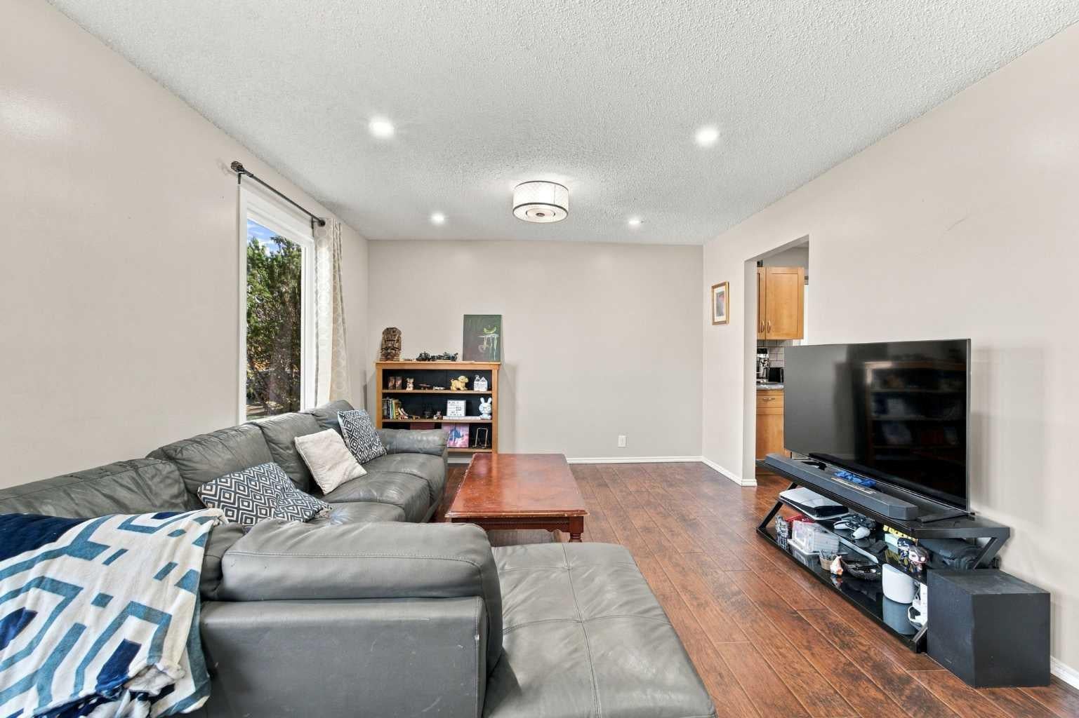 95 Rundleson Way NE
