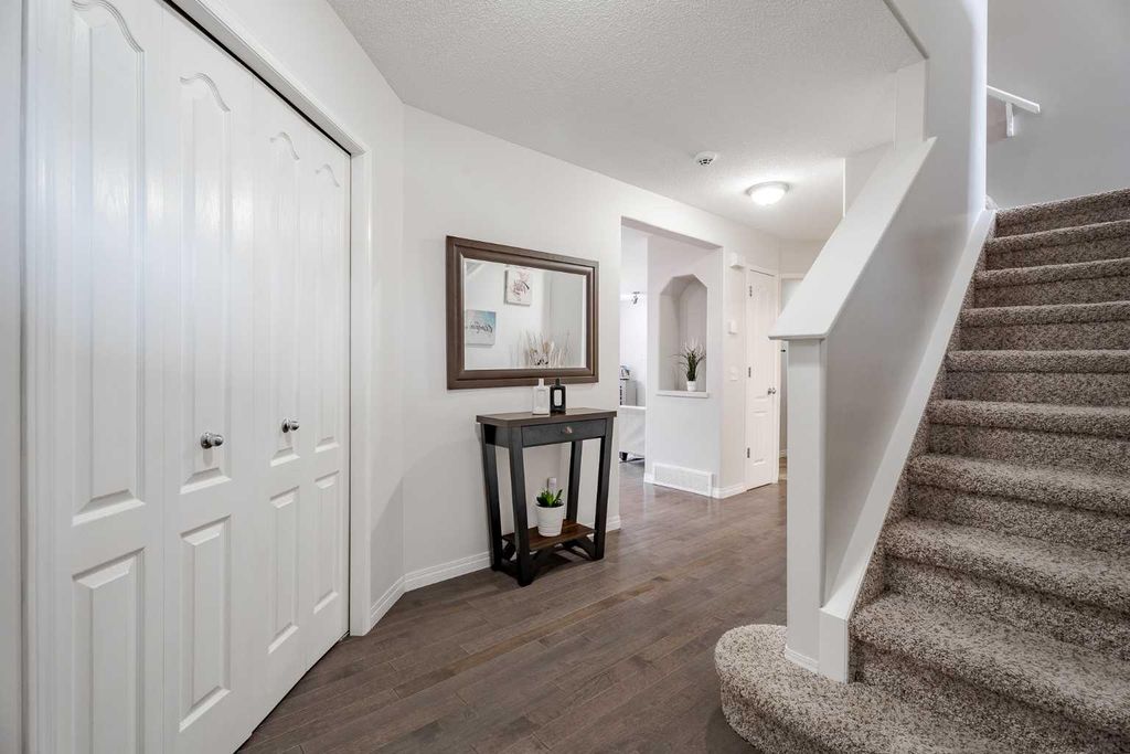 Photo of 148 Fairways Drive NW, Airdrie, AB T4B 2R8 (MLS # A2285110)