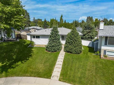 7419 Huntertown Crescent NW Calgary AB T2K 4K3