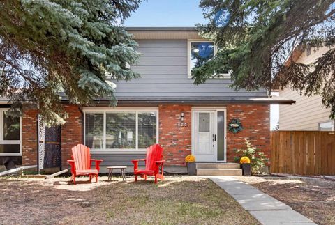 Photo of 348 Midlake Boulevard SE, Calgary, AB T2X 1M9 (MLS # A2316053)