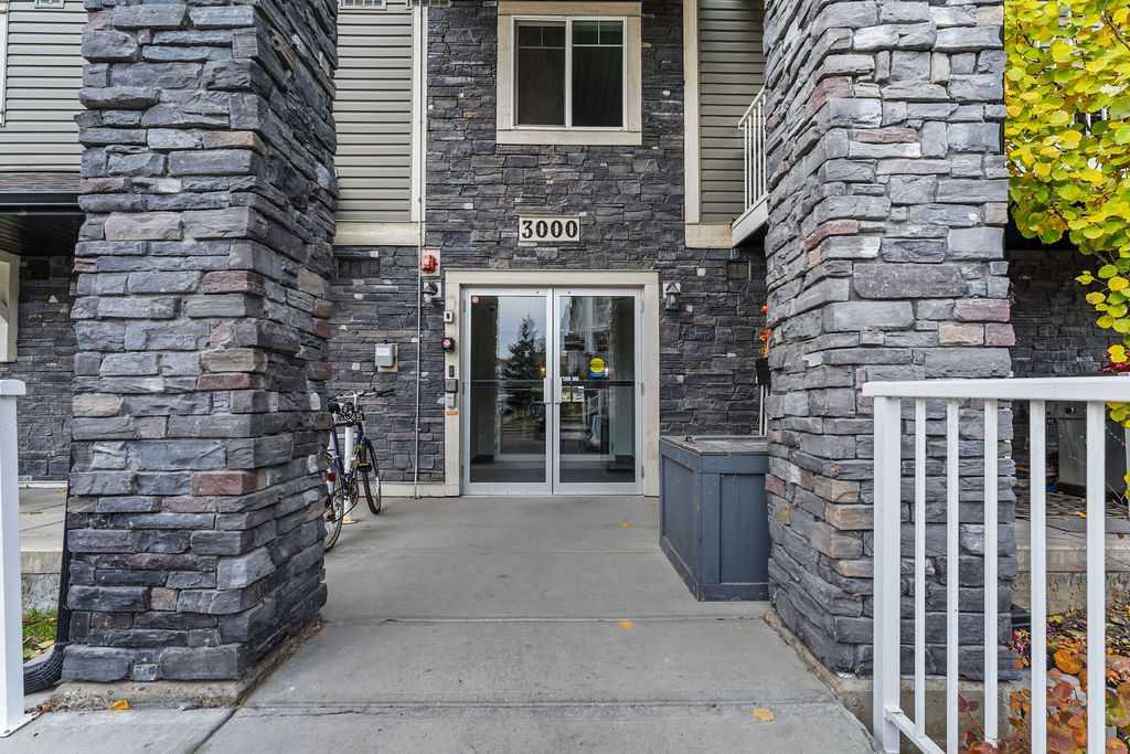 115 Prestwick Villas SE 3208