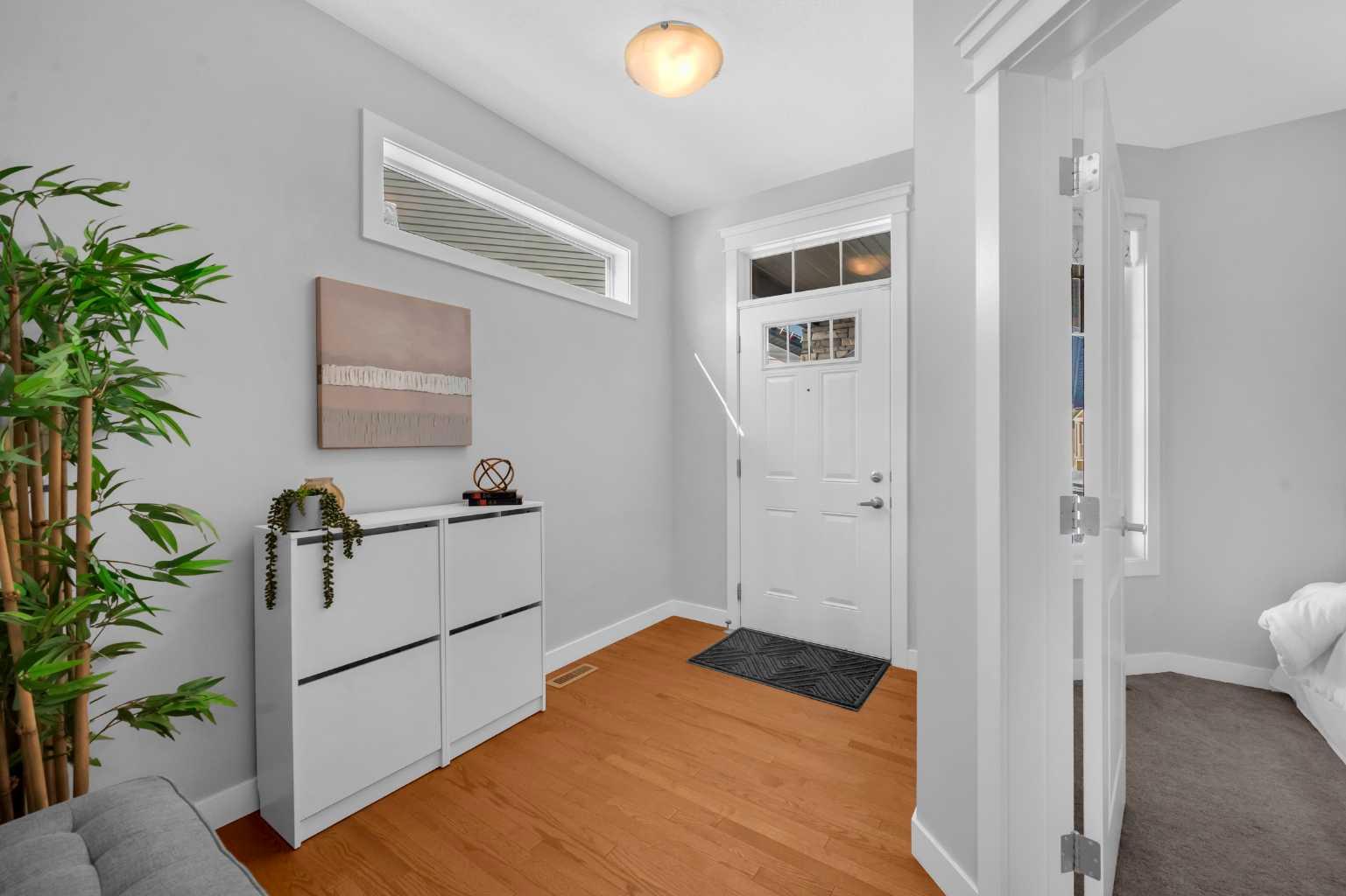 660 Reynolds Crescent SW