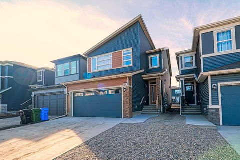 25 Belmont Green SW Calgary AB T2X 5E3
