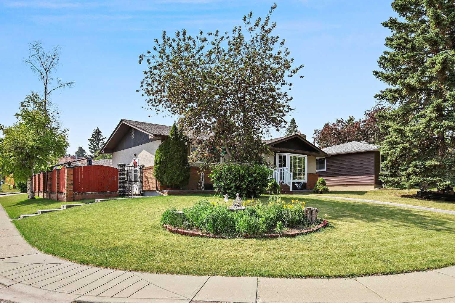 8627 Athabasca Street SE