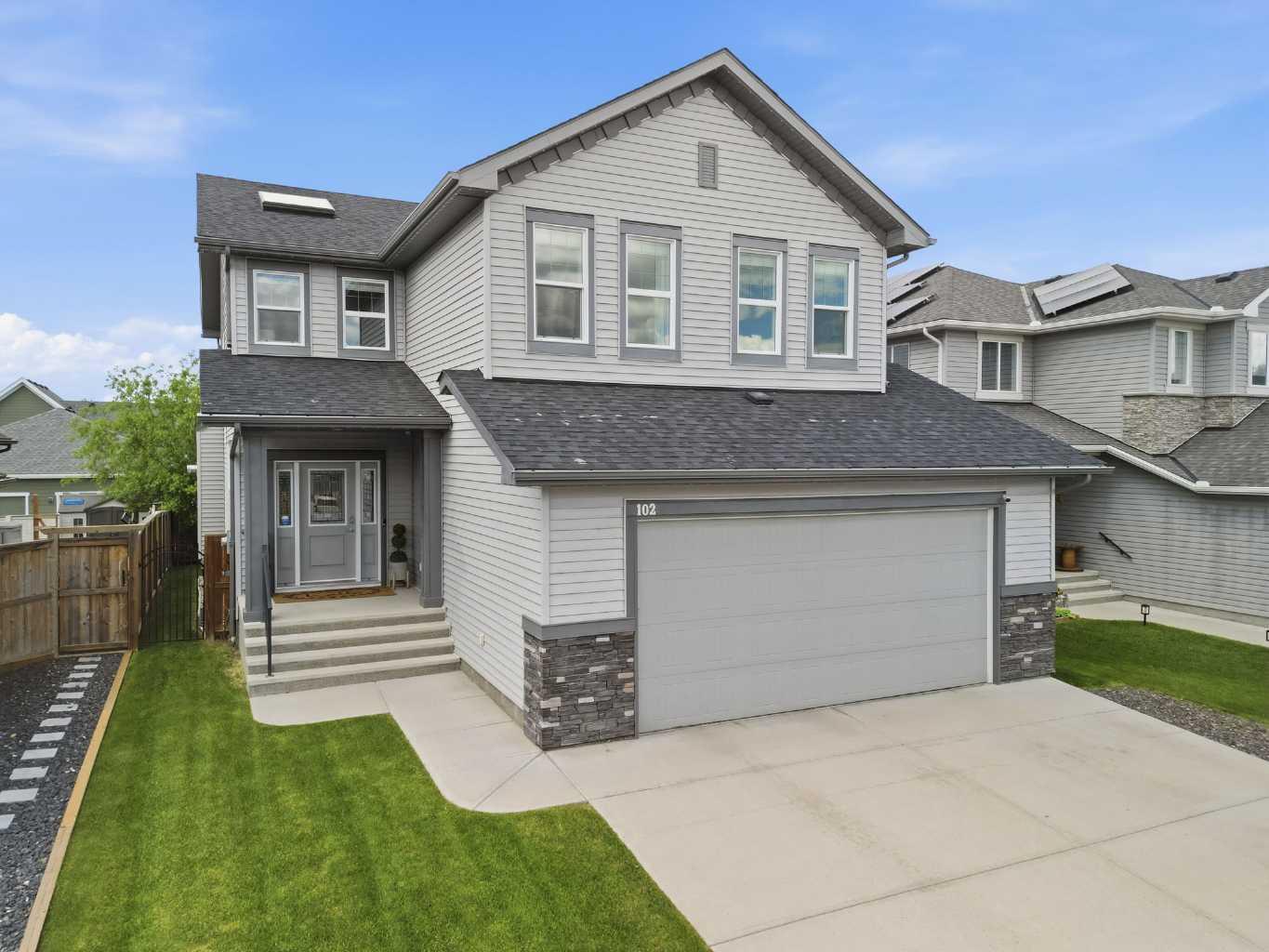 102 Drake Landing Heights