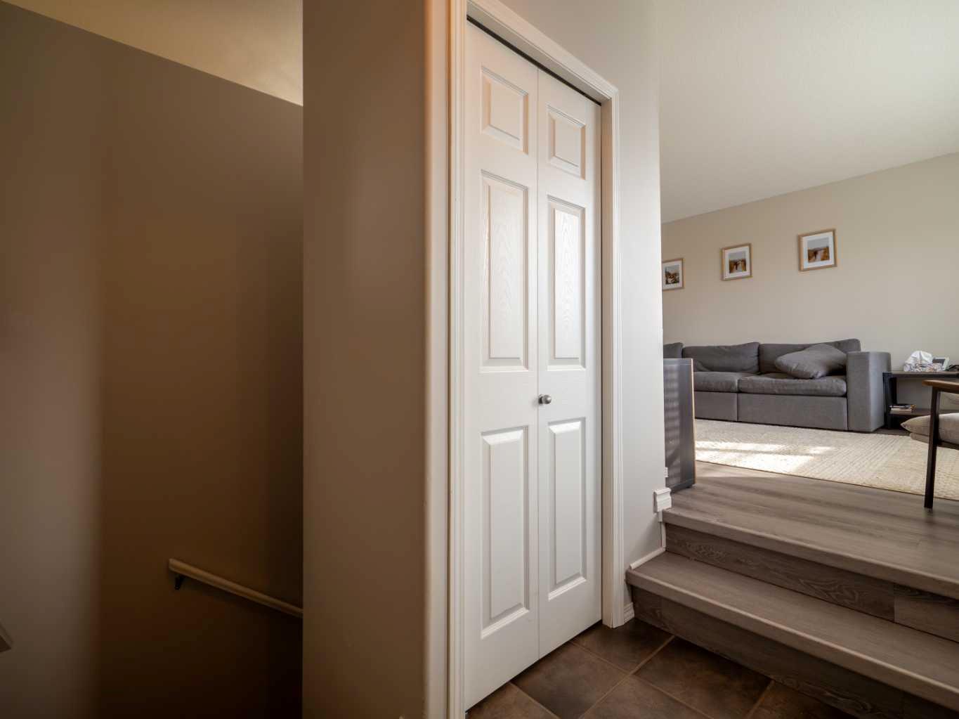 263 Mt Sunburst Way W