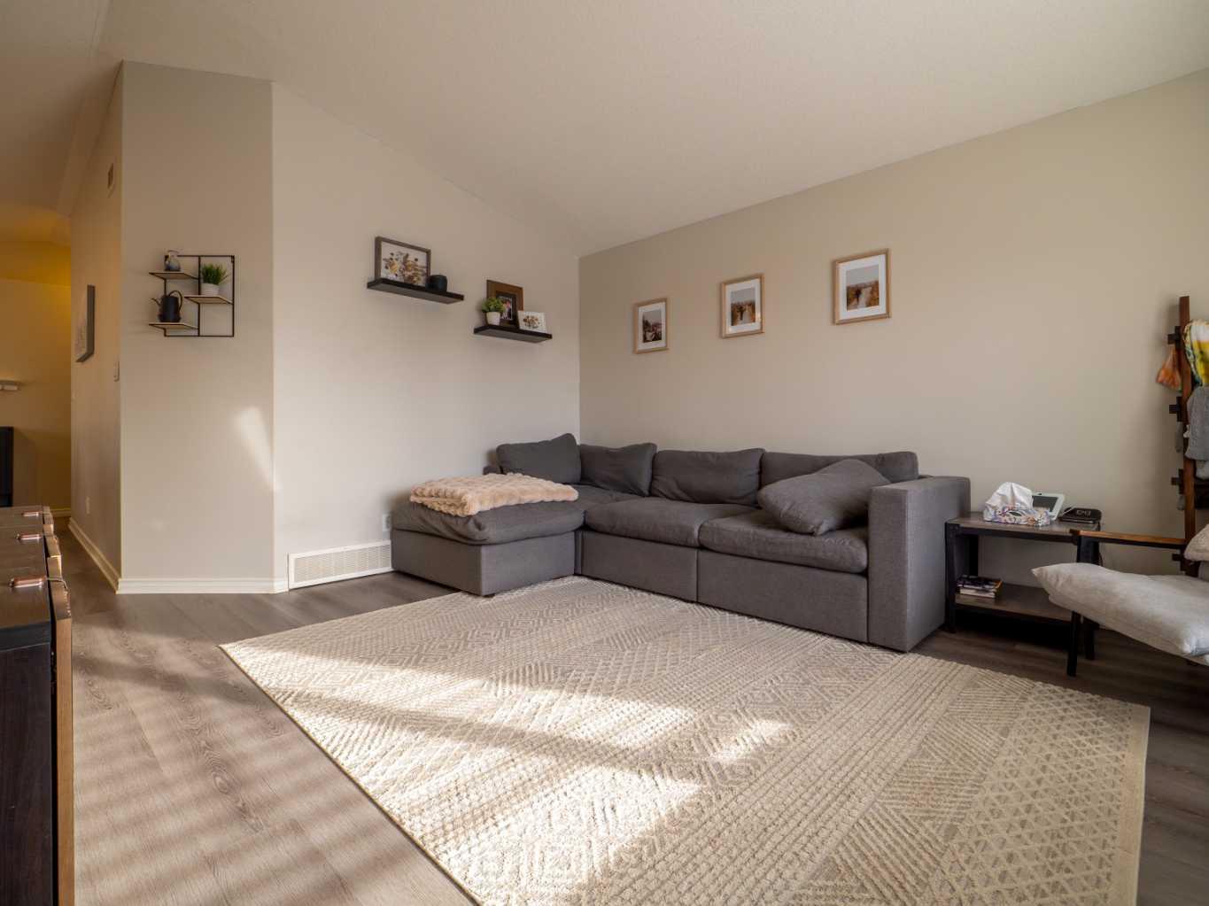 263 Mt Sunburst Way W