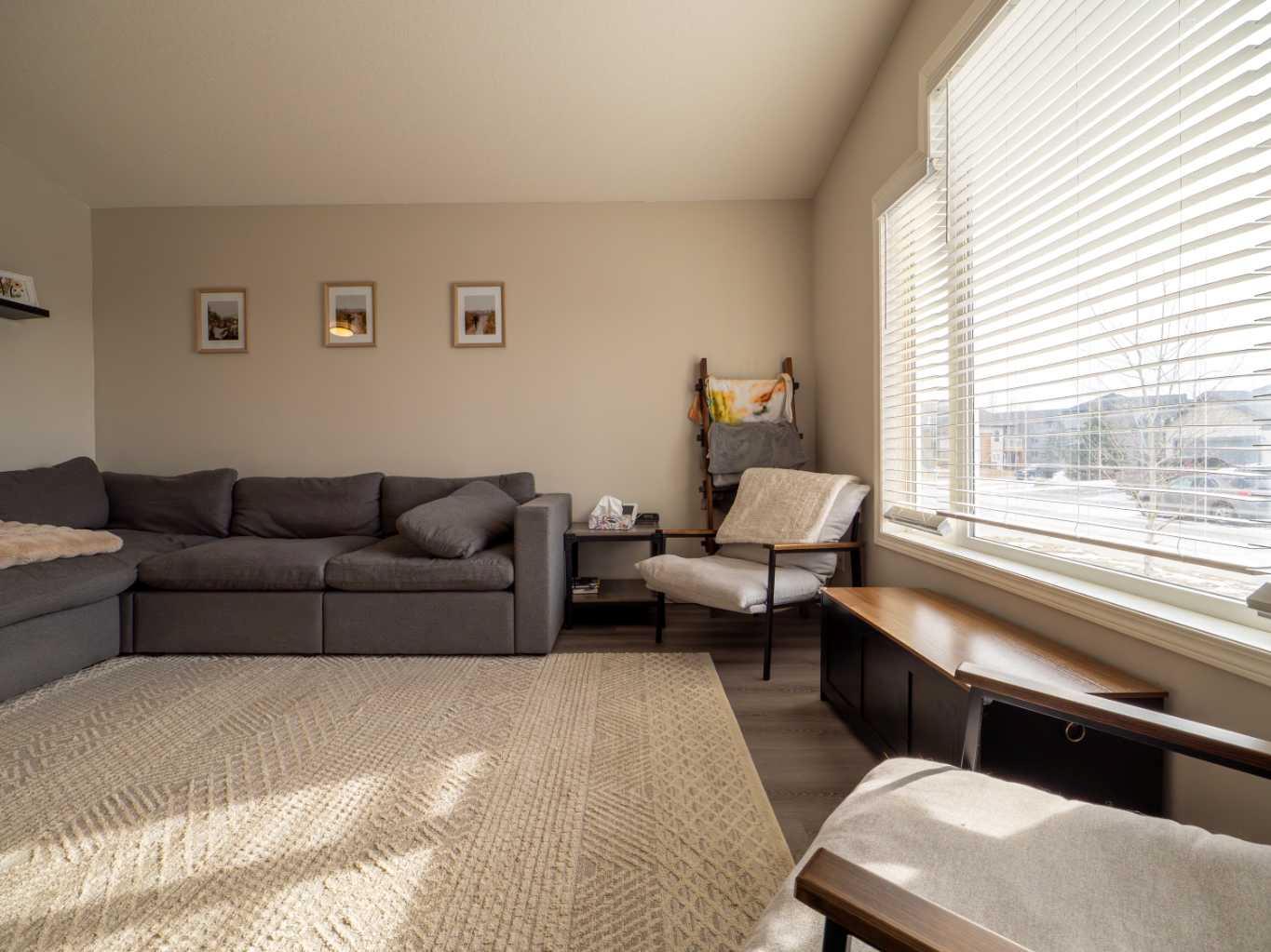 263 Mt Sunburst Way W