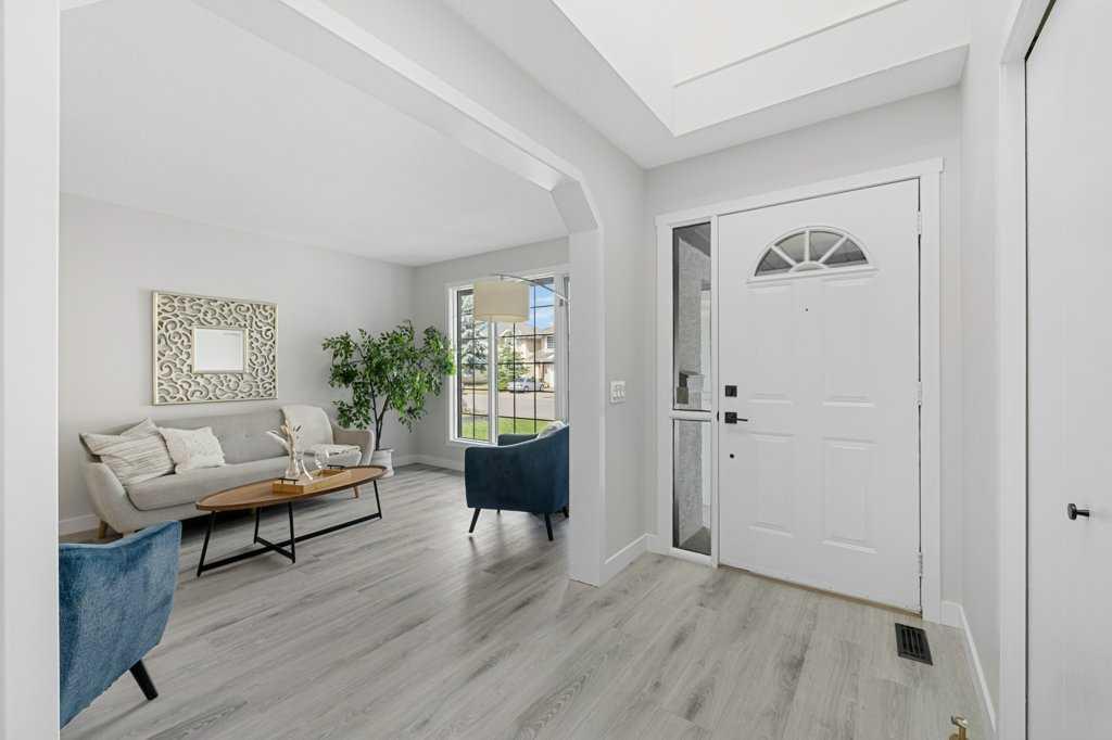 54 Mckenzie Lake Manor SE