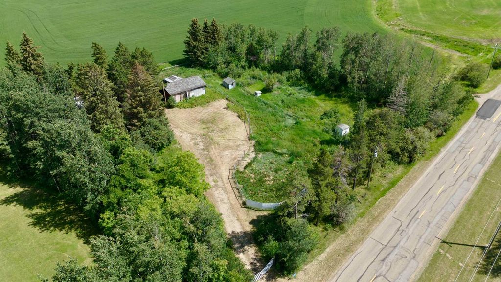 Photo of 38541 Range Road 283, Rural Red Deer County, AB T4E 0M1 (MLS # A2295247)