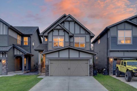 Photo of 51 Buckskin Way, Cochrane, AB T4C 2P1 (MLS # A2321076)