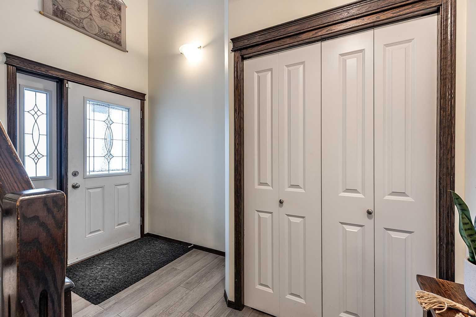 382 Sterling Crescent SE