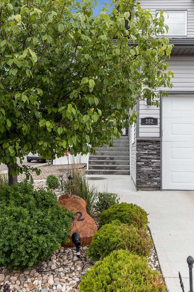 382 Sterling Crescent SE