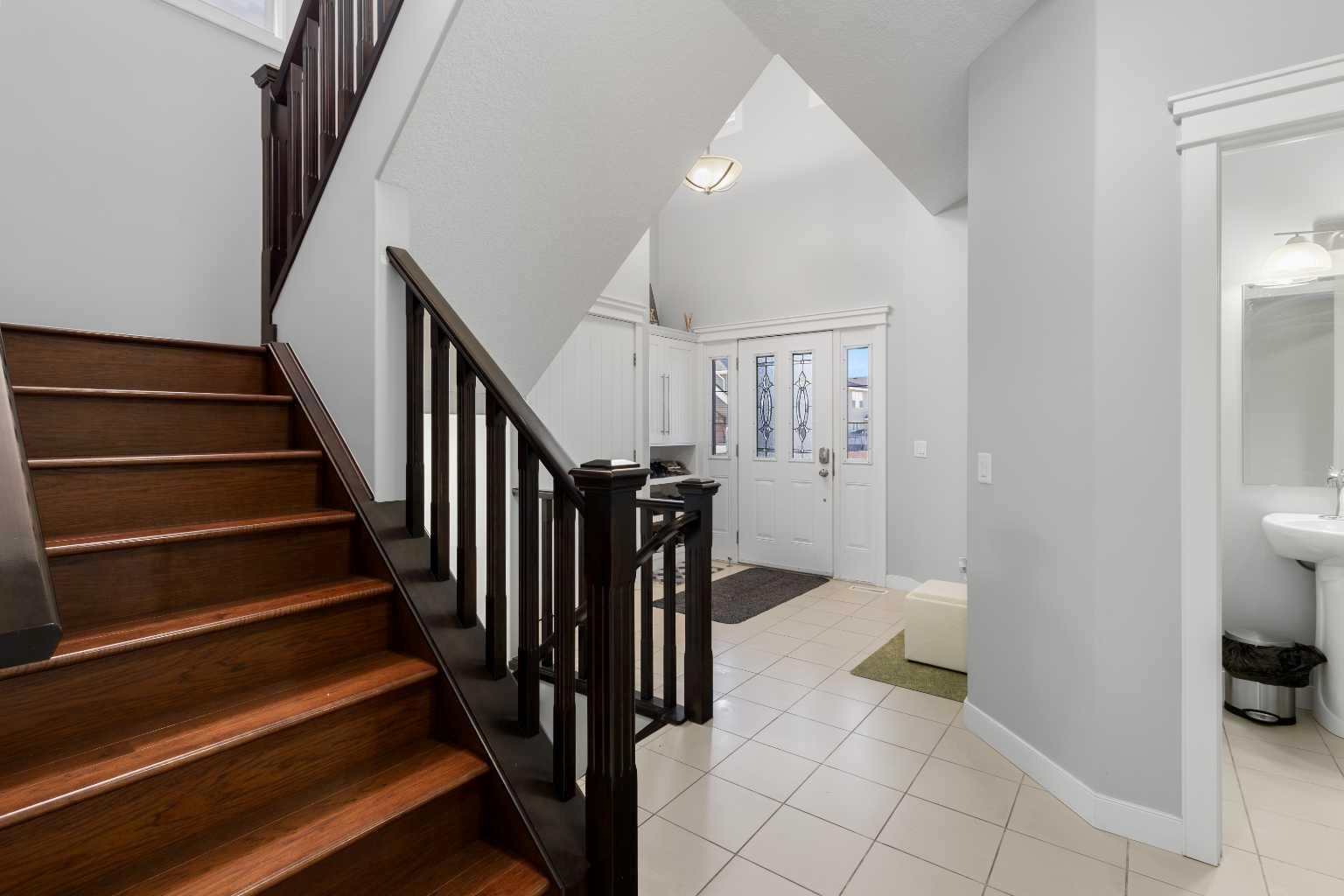 16 Redstone Parade NE