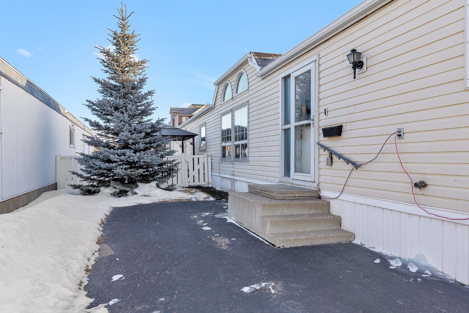 254 Erin Woods Circle SE