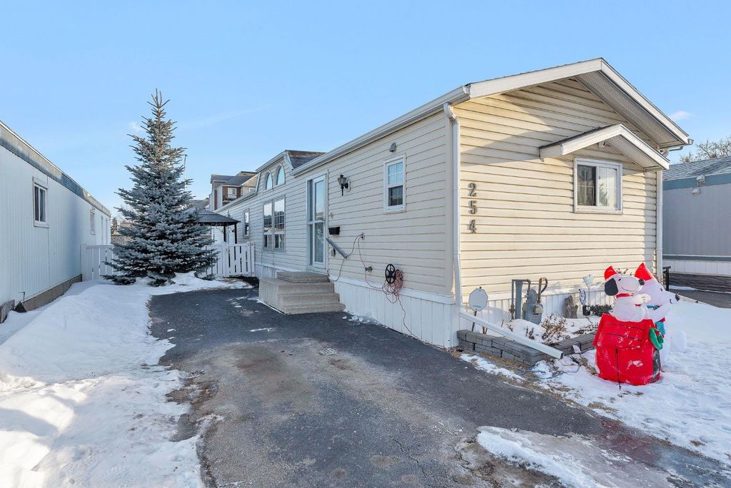 Photo of 254 Erin Woods Circle SE, Calgary, AB T2B 3C9 (MLS # A2278048)