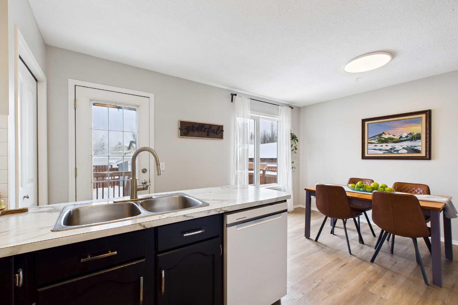 6 Green Meadow Crescent