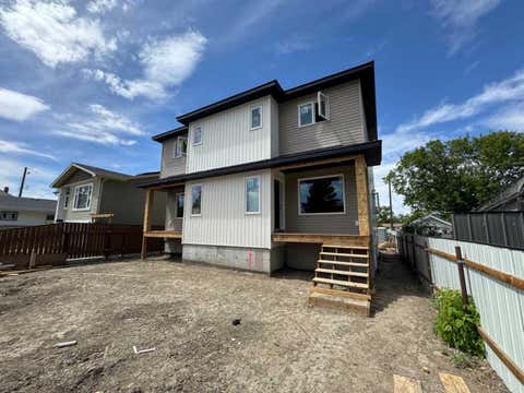 Photo of 916 9 Street N #2, Lethbridge, AB T1H 1Z8 (MLS # A2314564)