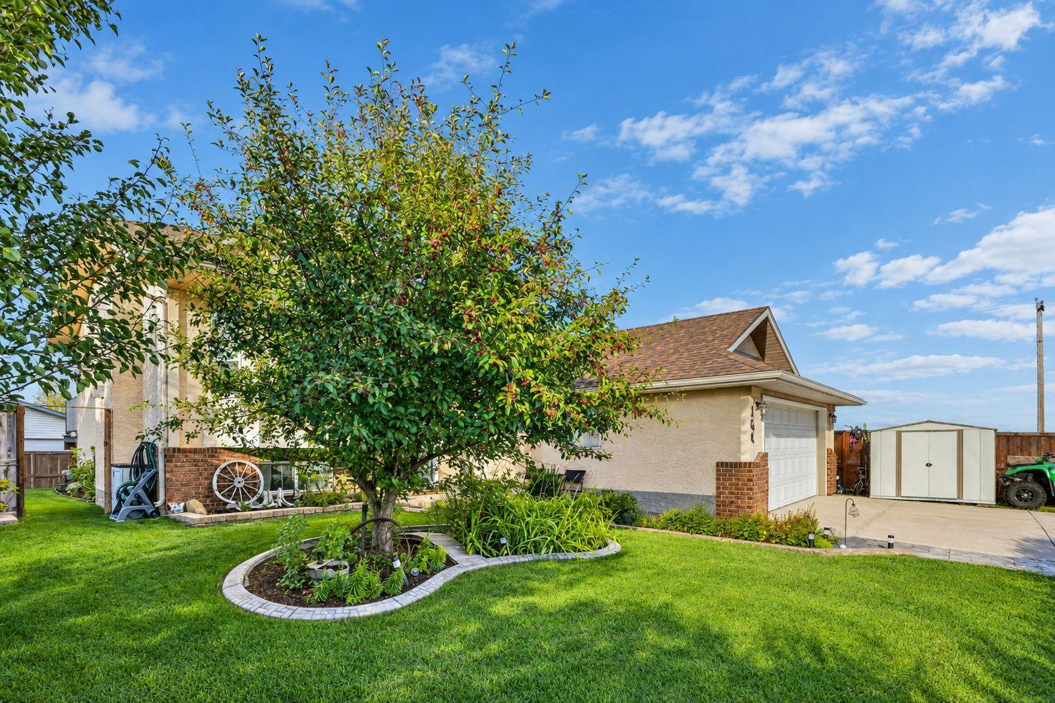 106 Strathaven Bay