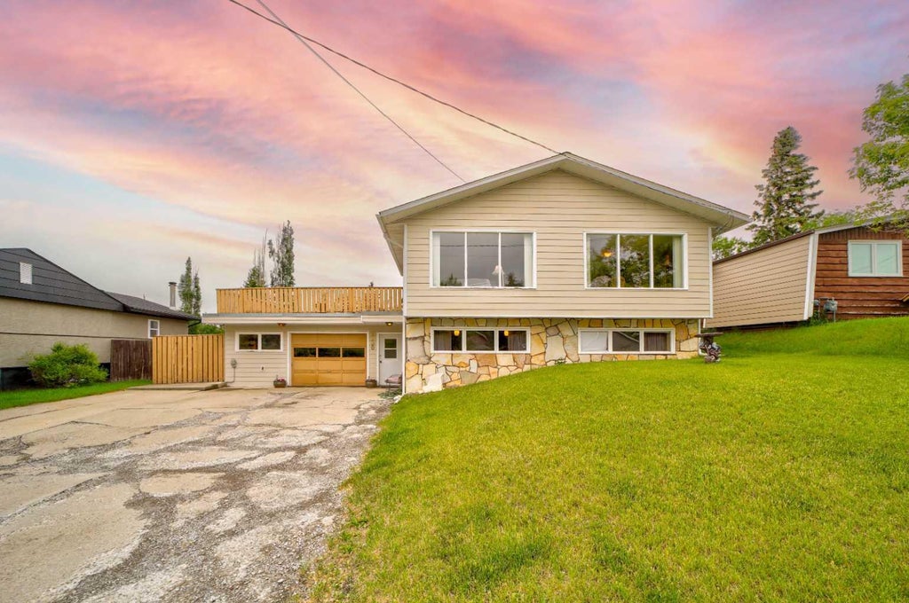 Photo of 1130 James Avenue, Pincher Creek, AB T0K 1W0 (MLS # A2320196)