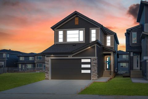 24 Corner Glen Green NE Calgary AB T3N 2P5