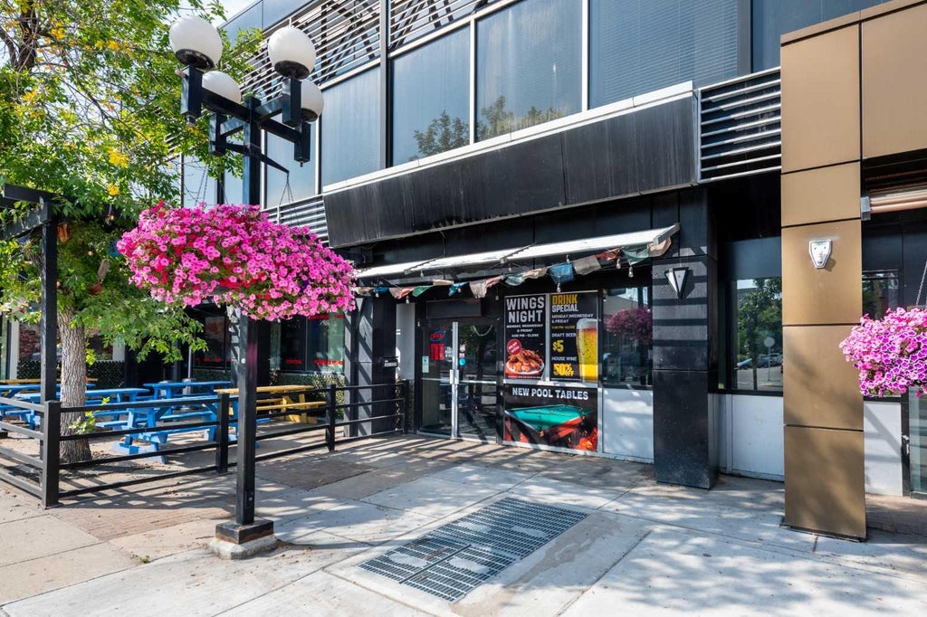 Photo of 1324 17 Avenue SW, Calgary, AB T2T 5S8 (MLS # A2338526)