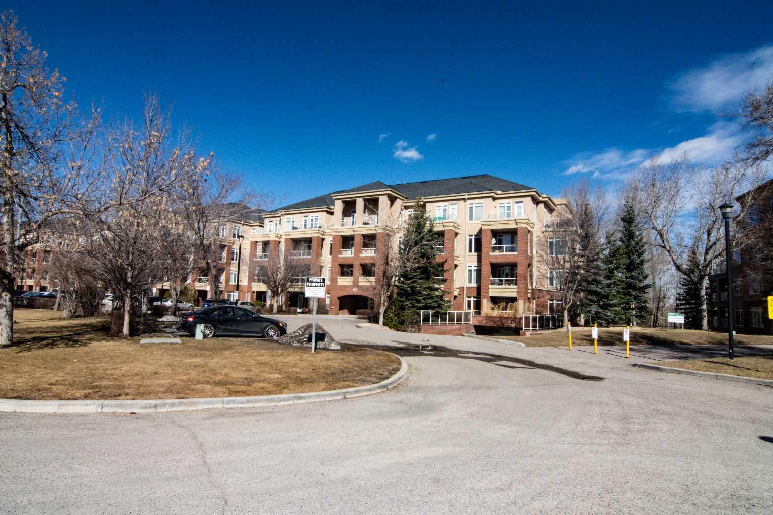 10 Hemlock Crescent SW 208