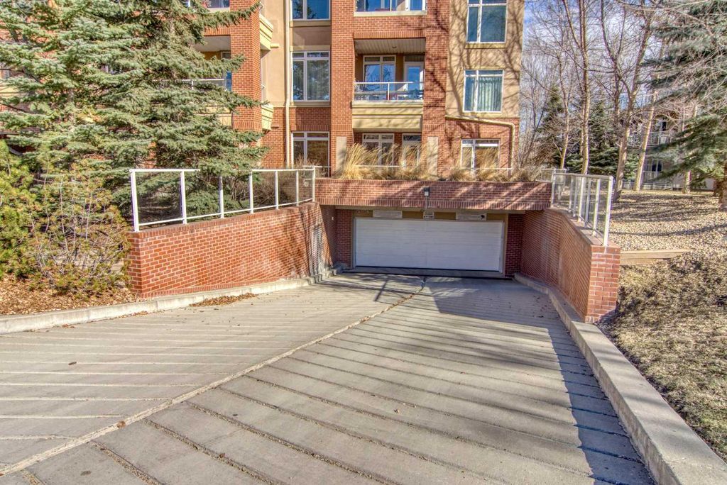 Photo of 10 Hemlock Crescent SW #208, Calgary, AB T3C 2Z1 (MLS # A2295100)