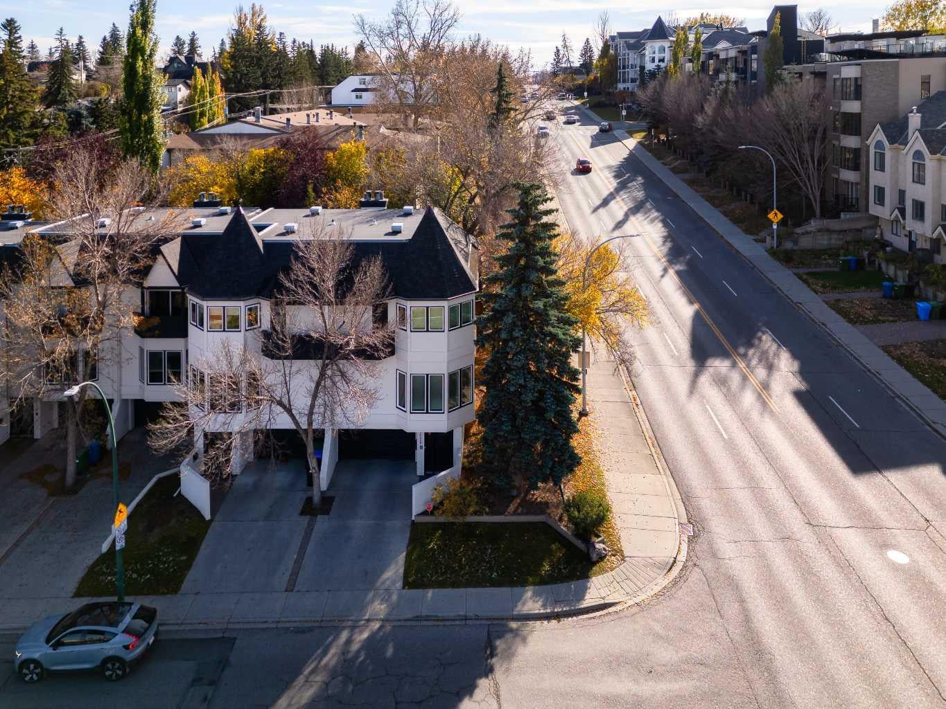 1425 Colborne Crescent SW