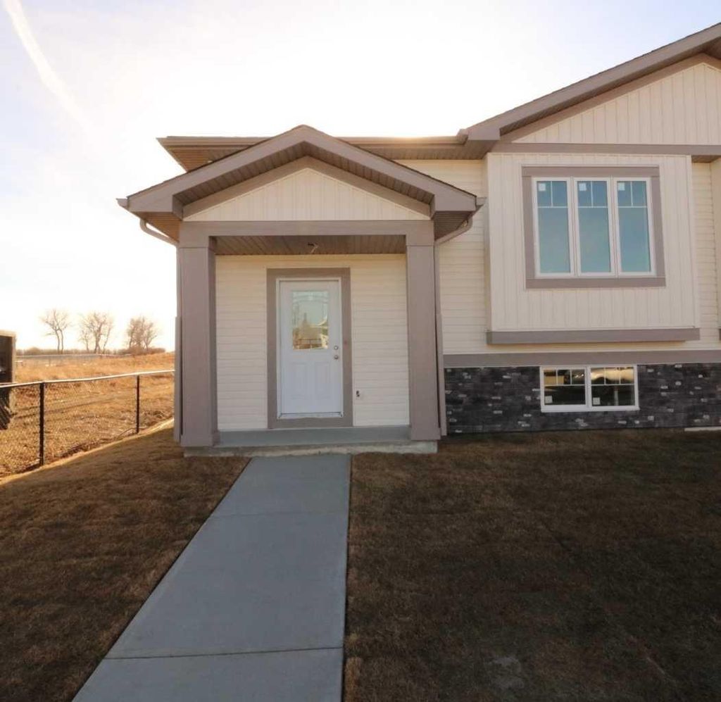 Photo of 447 Henricks Drive, Irricana, AB T0M 1G0 (MLS # A2287250)