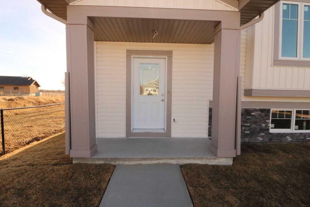 Photo of 447 Henricks Drive, Irricana, AB T0M 1G0 (MLS # A2287250)