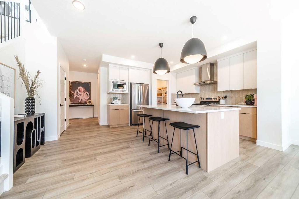 Photo of 462 Bighorn Avenue SW, Calgary, AB T2Y 1C8 (MLS # A2315029)