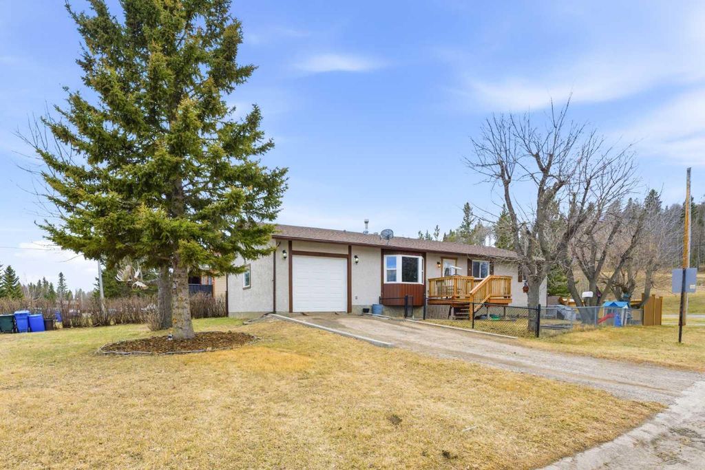 Photo of 616 1 Street NE, Sundre, AB T0M 1X0 (MLS # A2306460)