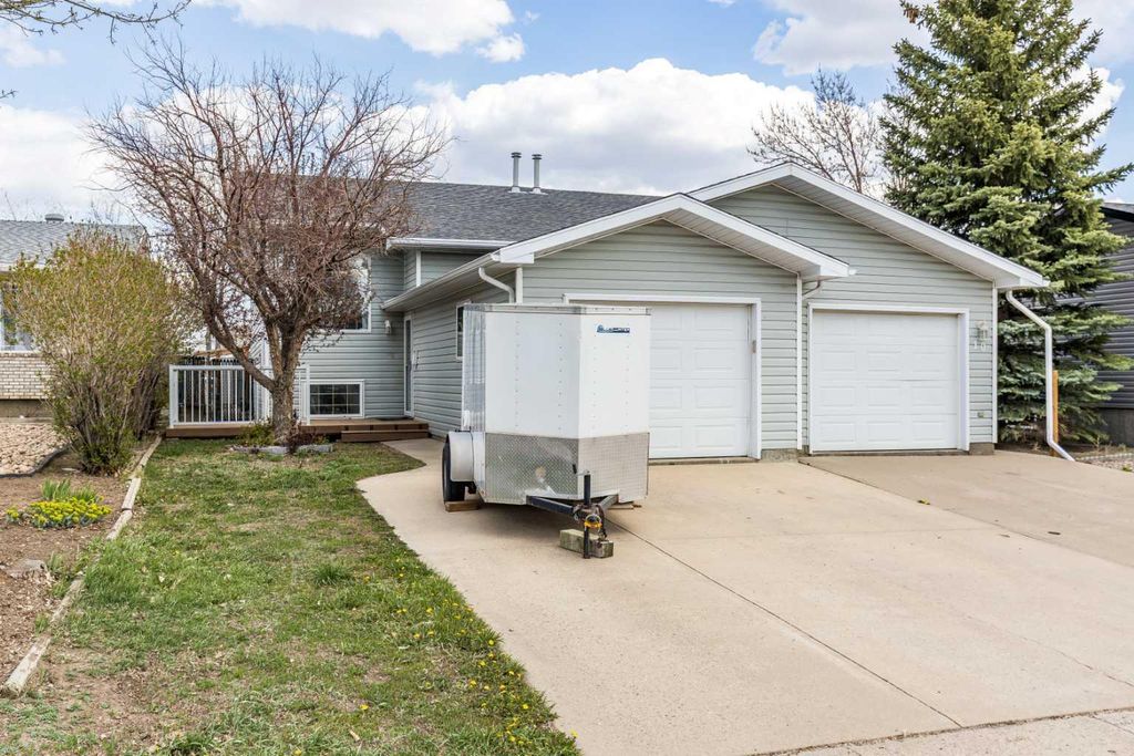 Photo of 12 Main Street N, Redcliff, AB T0J 2P0 (MLS # A2309793)