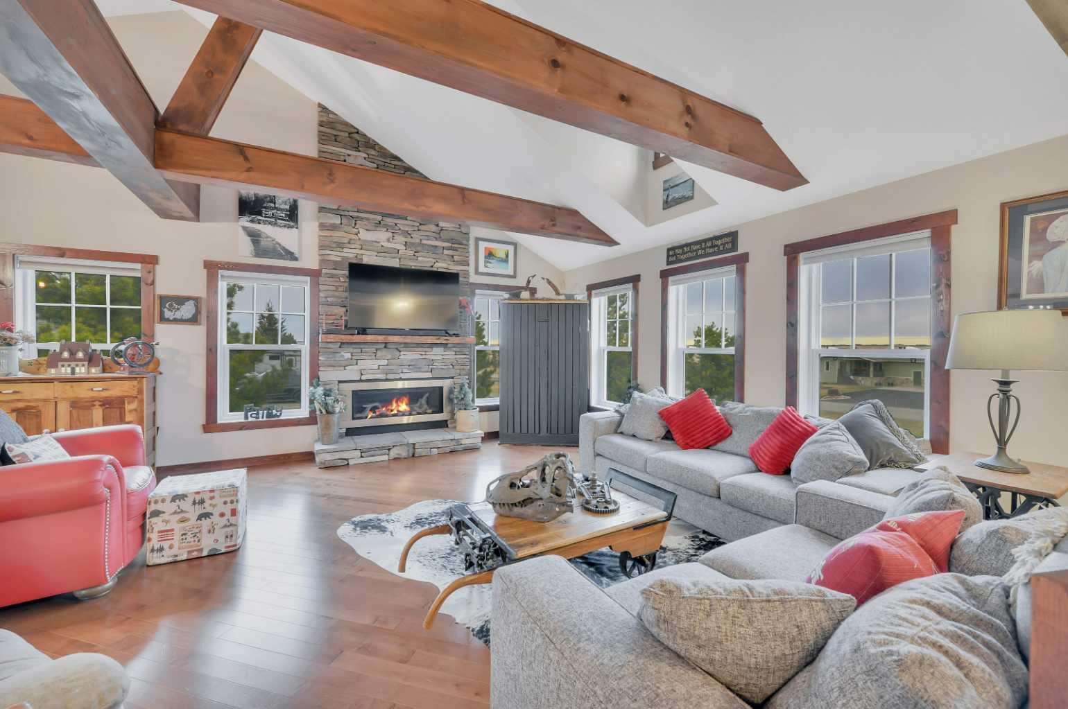 6118 Evergreen Close