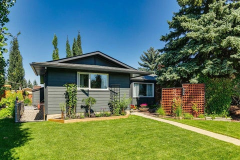 Photo of 444 Bracewood Crescent SW, Calgary, AB T2W 3B8 (MLS # A2317915)