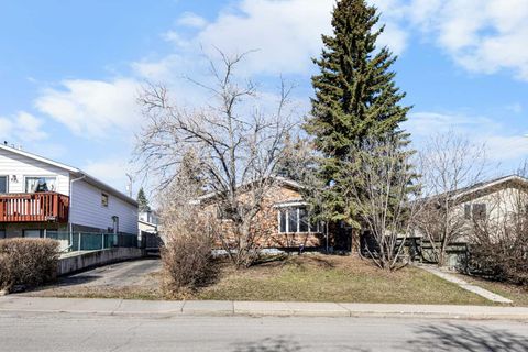 Photo of 903 40 Street SW, Calgary, AB T3C 1W4 (MLS # A2306241)